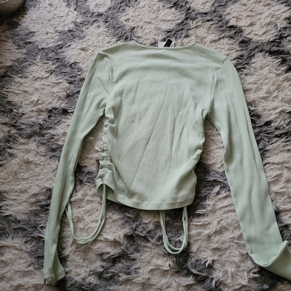 DIVIDED green long sleeve crop top - Picture 5 of 5